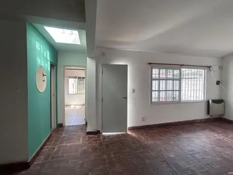 CASA ALQUILER CON PARQUE  Y PARRILLA 