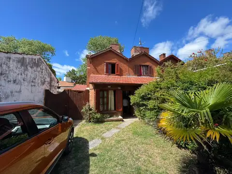 DUPLEX CUATRO AMBIENTES CON PARQUE Y COCHERA - IDEAL VIVIENDA PERMANENTE