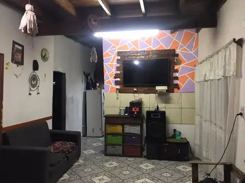 Casa 3 ambientes con 1 baño
