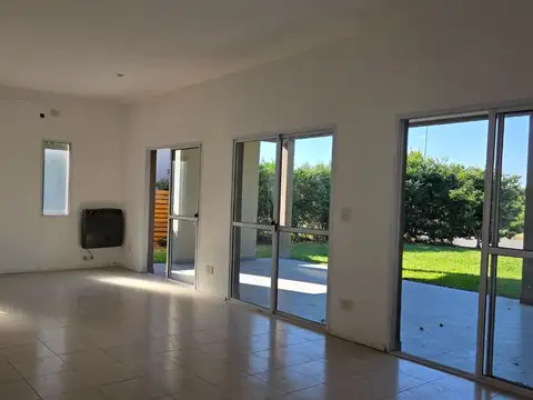 VENTA CASA 4AMB SAN EDUARDO PILAR DEL ESTE