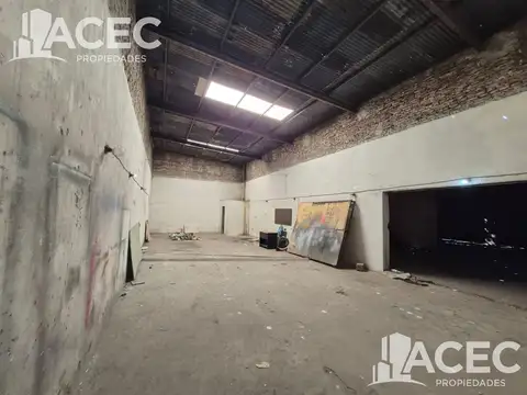 Galpon en Venta en La Tablada, USD 100.000