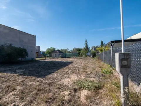 Calle N° 74, manzaza 33, lote 15, Lagos del Leyes 100