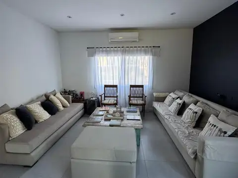 Casa en Alquiler Temporal con 1 cochera