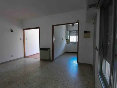 CASA EN VENTA DOS DORMITORIOS COCHERA