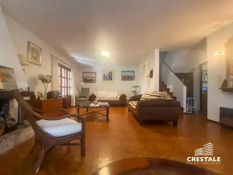 Casa en Venta con 3 cocheras