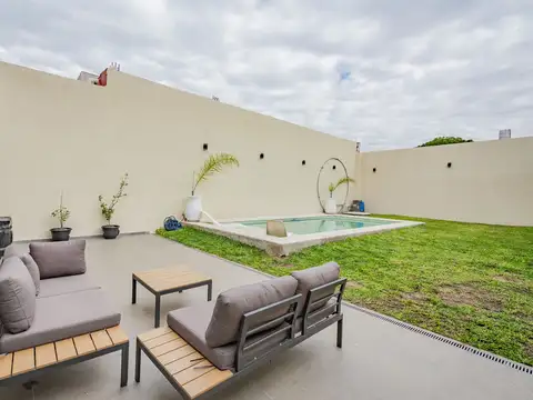 VENTA CASA 5 AMB A ESTRENAR C/PILETA - ALDO BONZI 