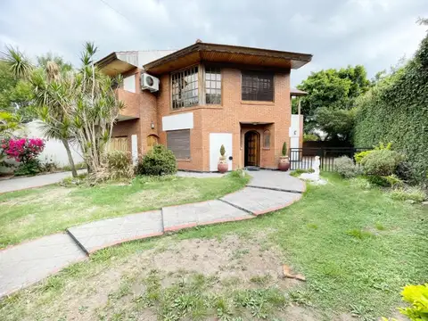 Casa en Escalada de 5 ambientes