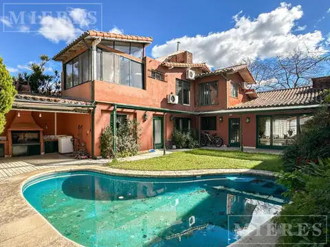 Casa de gran potencial ubicada en el Barrio Carreras en San Isidro.