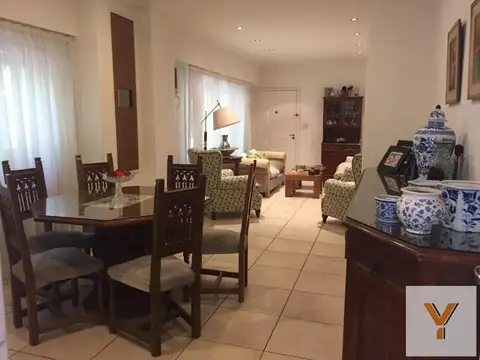 Casa en venta - 4 Dormitorios 5 Baños - Local - 380Mts2 - Olivos