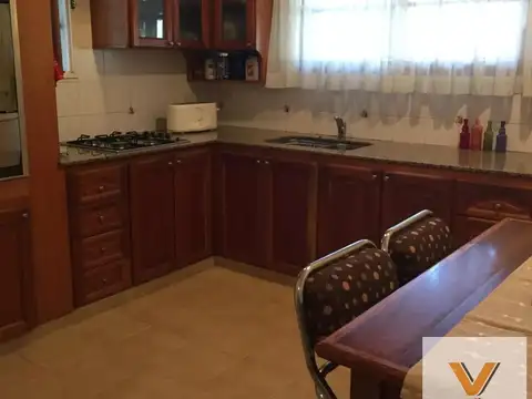 Casa 6 ambientes con 3 baños