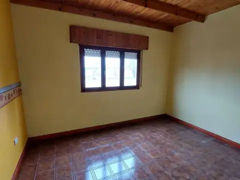 Casa 4 ambientes con 1 baño