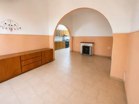 Casa 5 ambientes con 1 baño