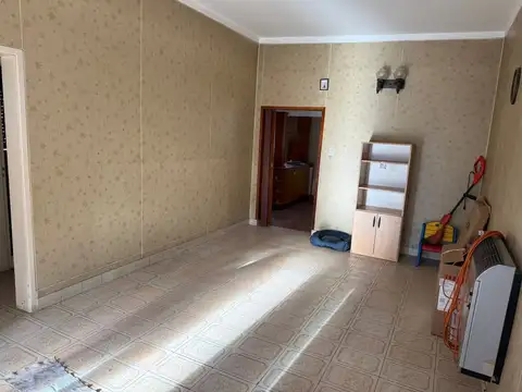 Casa en Venta en Castelar, USD 100.000