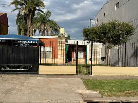 Casa  3 Ambientes - Castelar  Sur