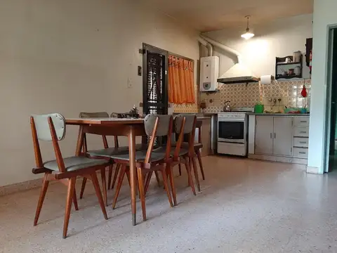 Casa 3 ambientes con 1 baño