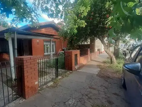 OPORTUNIDAD CASA 3 AMB C FONDO LIBRE COCHERA ESCUCHA OFERTA