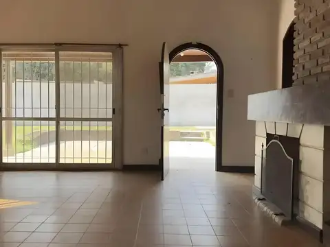 Casa 4 ambientes con 2 baños
