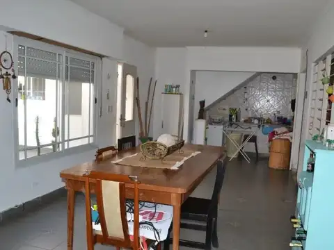 Casa 5 ambientes con 2 baños