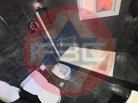 Versátil Casa 9 amb 300 m² Quincho c/parrilla altillo 4 cocheras a 400 mtrs Estación Monte Grande