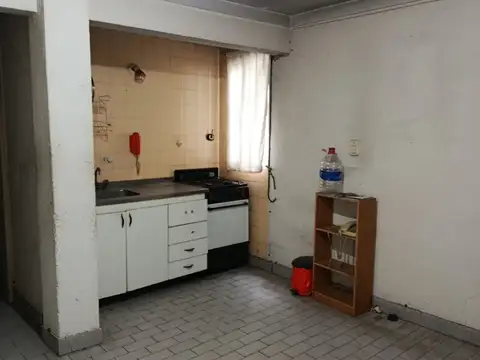 Venta depto 2 amb. Balvanera 1° por escalera