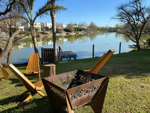 Casa en Alquiler con 4 cocheras