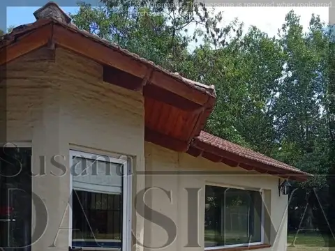 Casa 4 ambientes con 2 baños