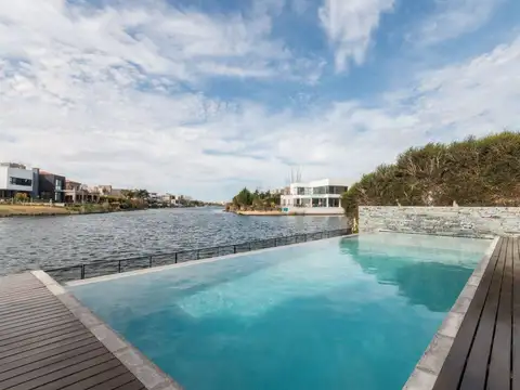 VENTA CASA NUEVO QUILMES CON VISTA A LA LAGUNA