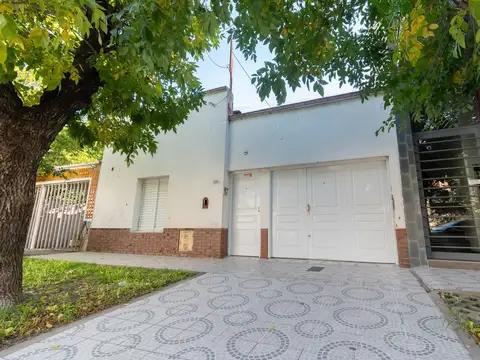 Casa en Venta 2 Dormitorios Cochera y Patio