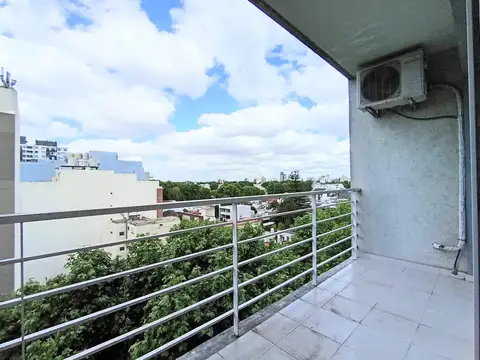 Depto de 2 Ambientes al frente c/balcon, super luminosos.