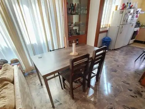 SOLIDA CASA DE 3 AMBIENTES (TIPO PH) EN PLANTA BAJA CON JARDIN O FONDO EN VENTA. OLIVOS