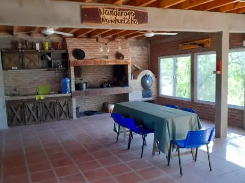 Casa sobre el rio tragadero, excelente ubicacion