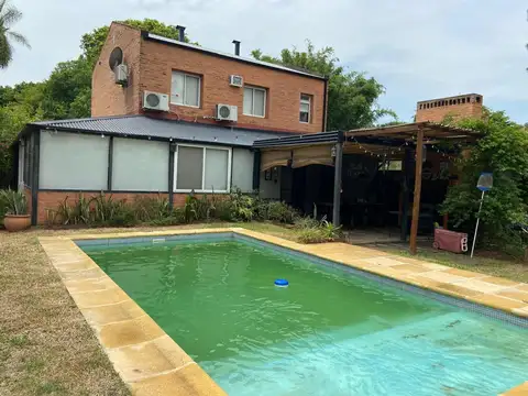 Casa de Categoría - Barrio Privado Av. Maipú - 4 Dormitorios y Piscina (Frente al Saint Patrick) 