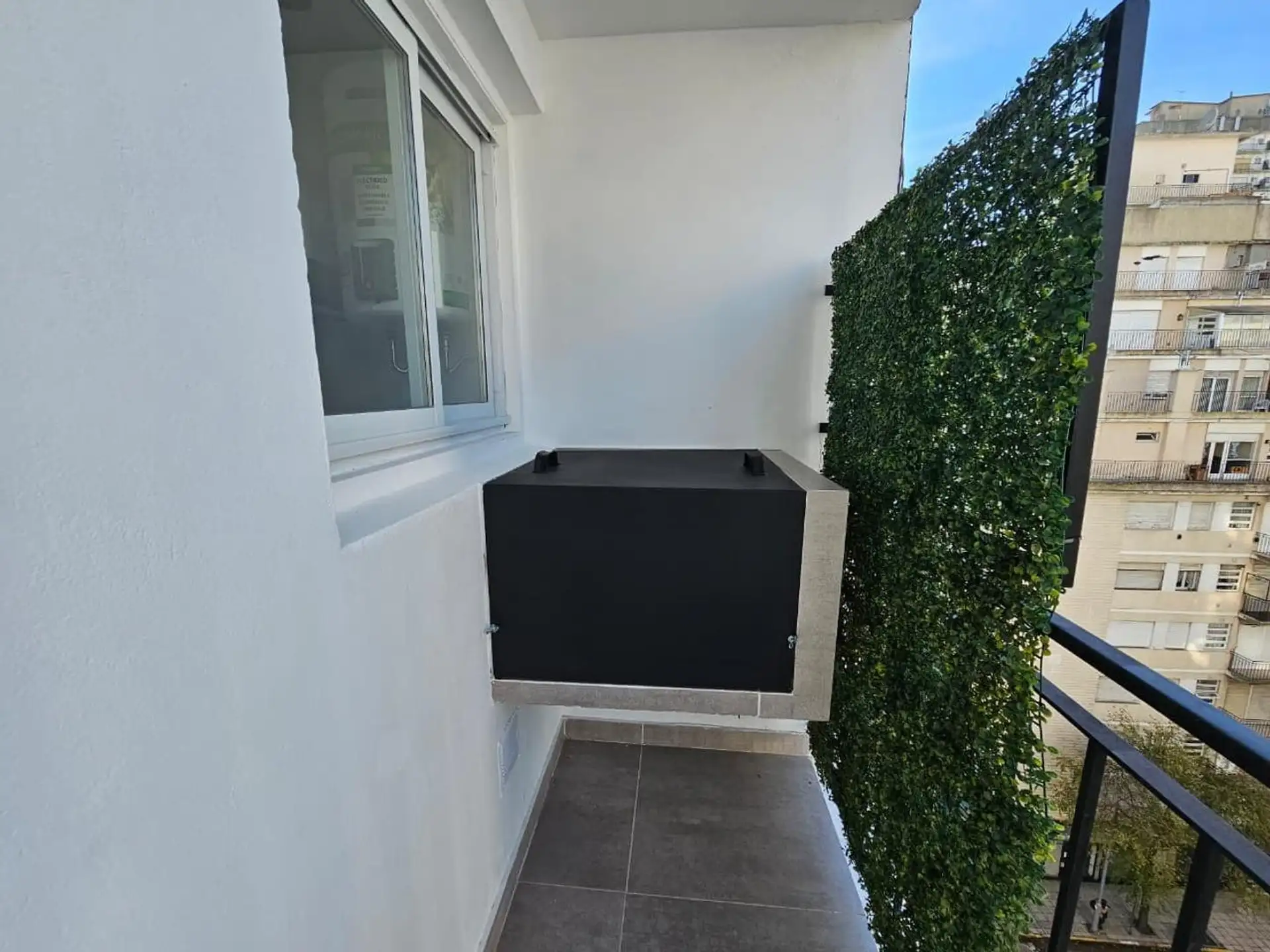 Venta de depto de 2 amb al frente con balcón