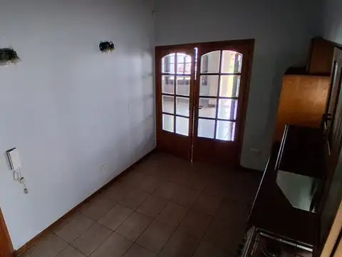 CASA 3 AMB  EN UBICACION PRIVILEGIADA MERLO CENTRO
