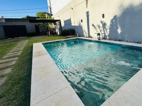 VENTA - ACEPTA PERMUTA  | CASA CON PILETA A METROS DEL RÍO – POSADAS