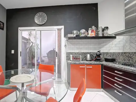Casa 6 ambientes con 3 baños