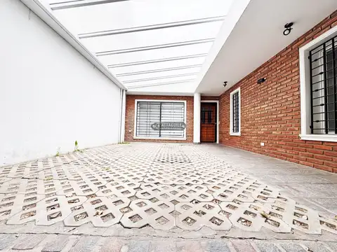 Casa 4 ambientes con 3 baños