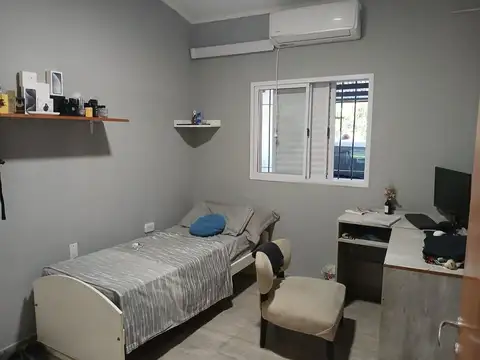 Casa modernizada, con pileta y excelente ubicación