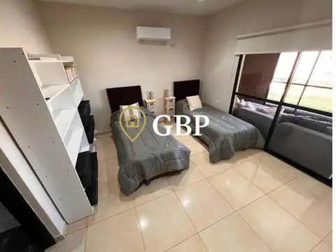 Casa en Venta con 4 cocheras