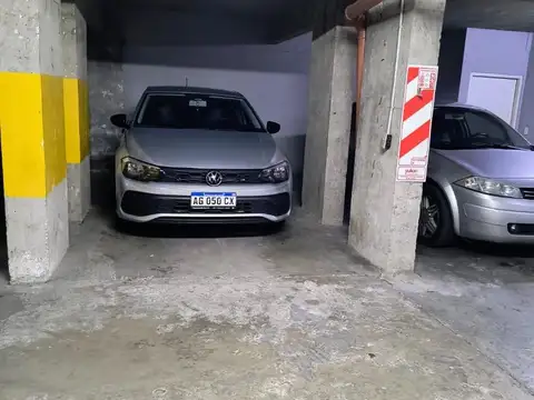 Cochera Privada cubierta en 2do nivel en Av. Belgrano 1300.