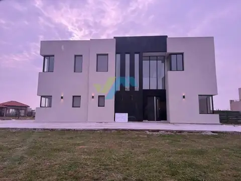 Venta de Casa 5 amb, en San Sebastián Área  5 100