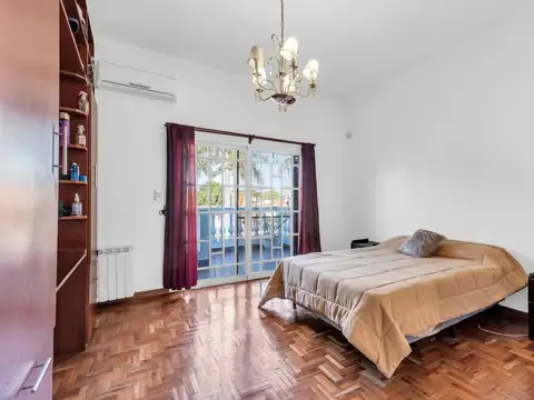 Casa en Venta con 4 cocheras