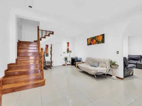 Casa 6 ambientes con 3 baños