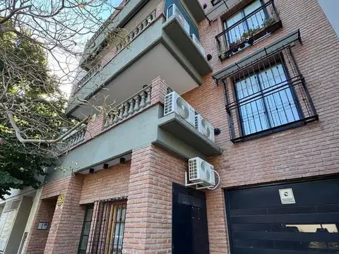 Departamento de 3 ambientes amplios en Coghlan