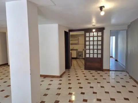 Venta Casa Yerba Buena Zona Municipalidad. 5 dorm.