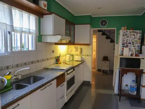 Casa 5 ambientes con 2 baños