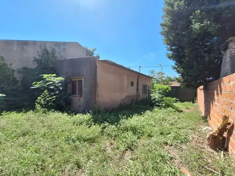 Casa 2 ambientes con 1 baño