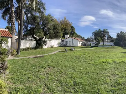 Casa en Venta con 6 cocheras