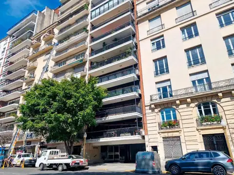 Alvear  al 1900, entre Haedo y Ayacucho