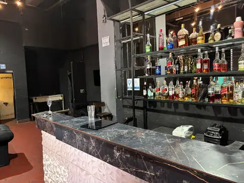 Edificio en bloque con local comercial (90 m2) y tres plantas con 6 viviendas (120 m2 c/planta)